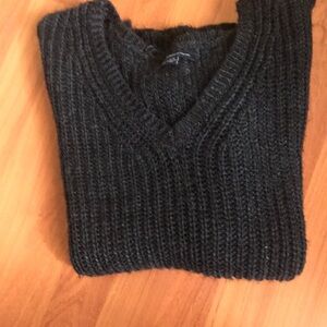 American Eagle Vneck sweater